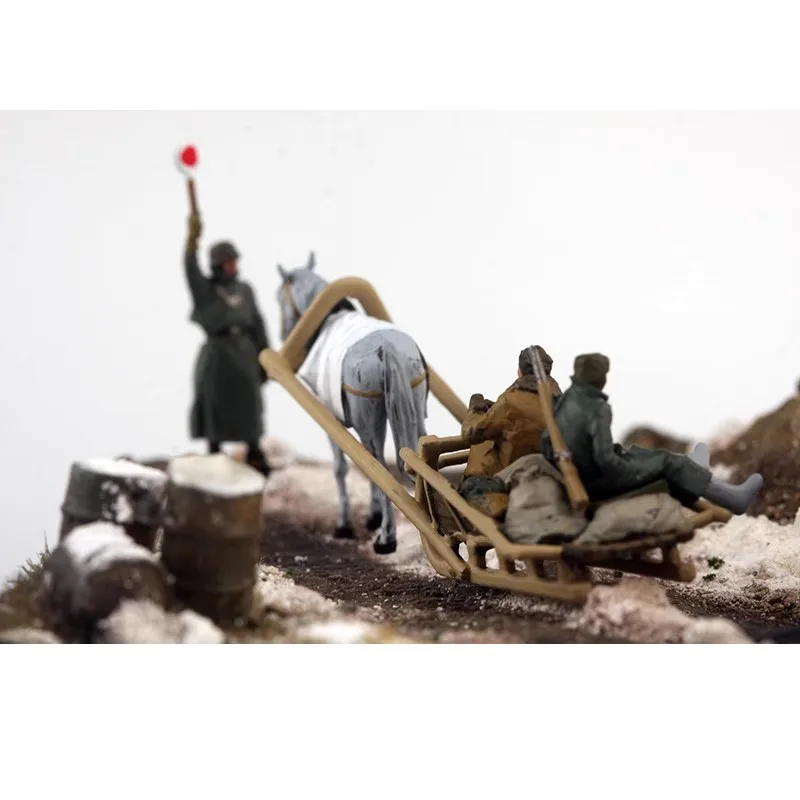 1/72 Scale 4Pcs Winter Carriage Combination Vehicle Mounted Winter Soldiers Action Figures Model DIY Scene Accessory Collection