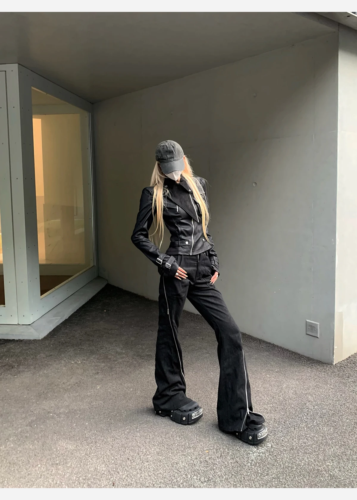 Lautaro Spring Autumn Cool Handsome Short Black Fitted Pu Leather Jacket Women Long Sleeve Zip Up Luxury Designer Clothing 2025