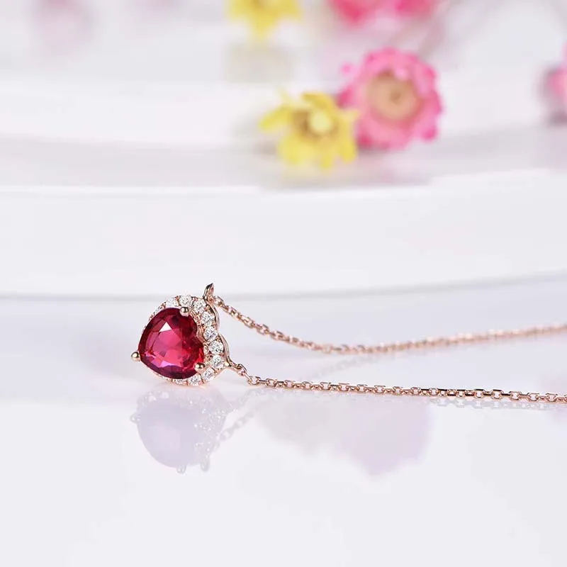 New Elegant Heart-shaped Blood Pomegranate Red Tourmaline Pendant for Women Rose Gold Plated Collarbone Chain