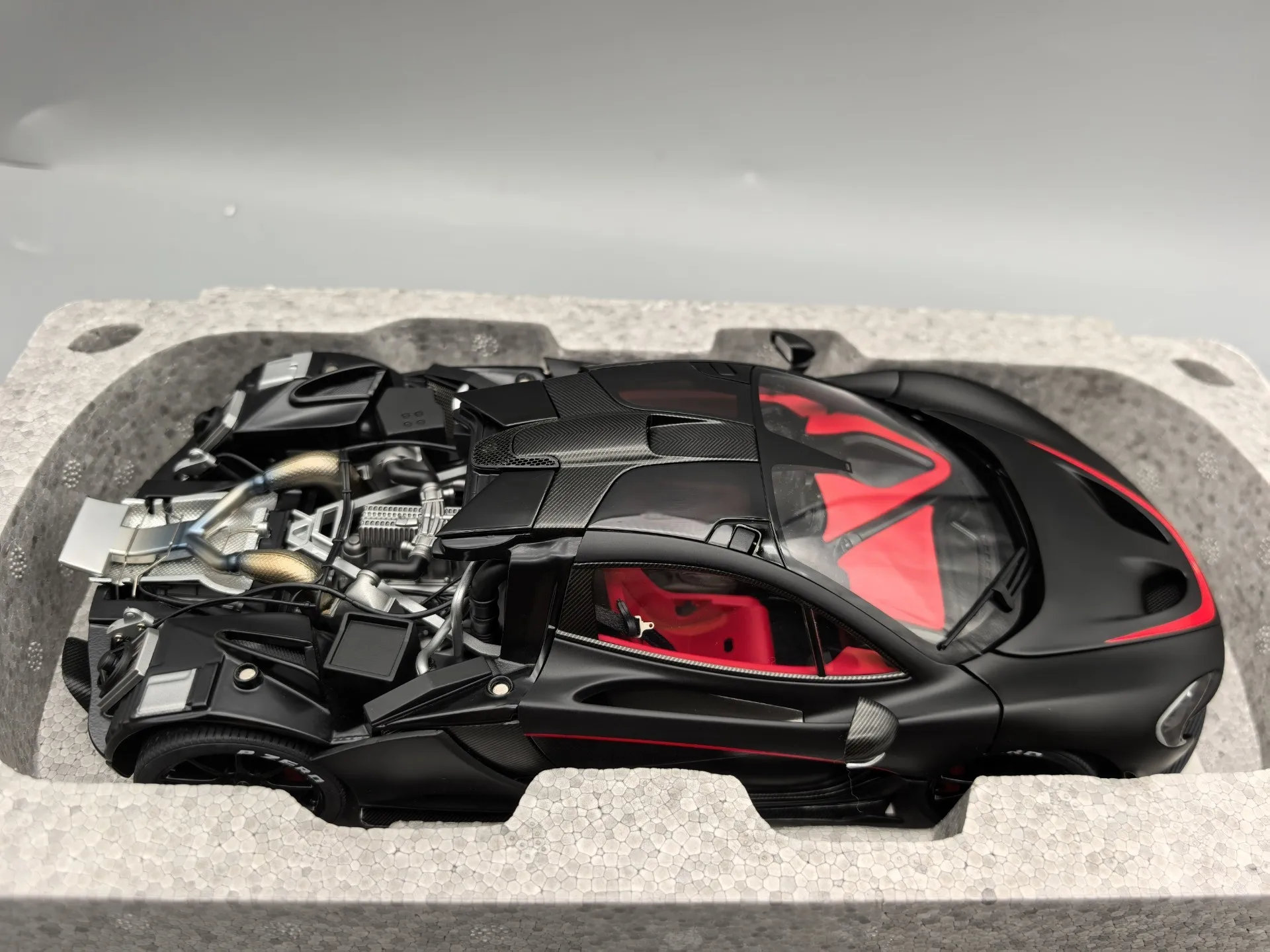 Autoart 1:18 P1 Schwarz Rot Simulation Limited Edition All Open Alloy Metal Statisches Automodell Spielzeug Geschenk