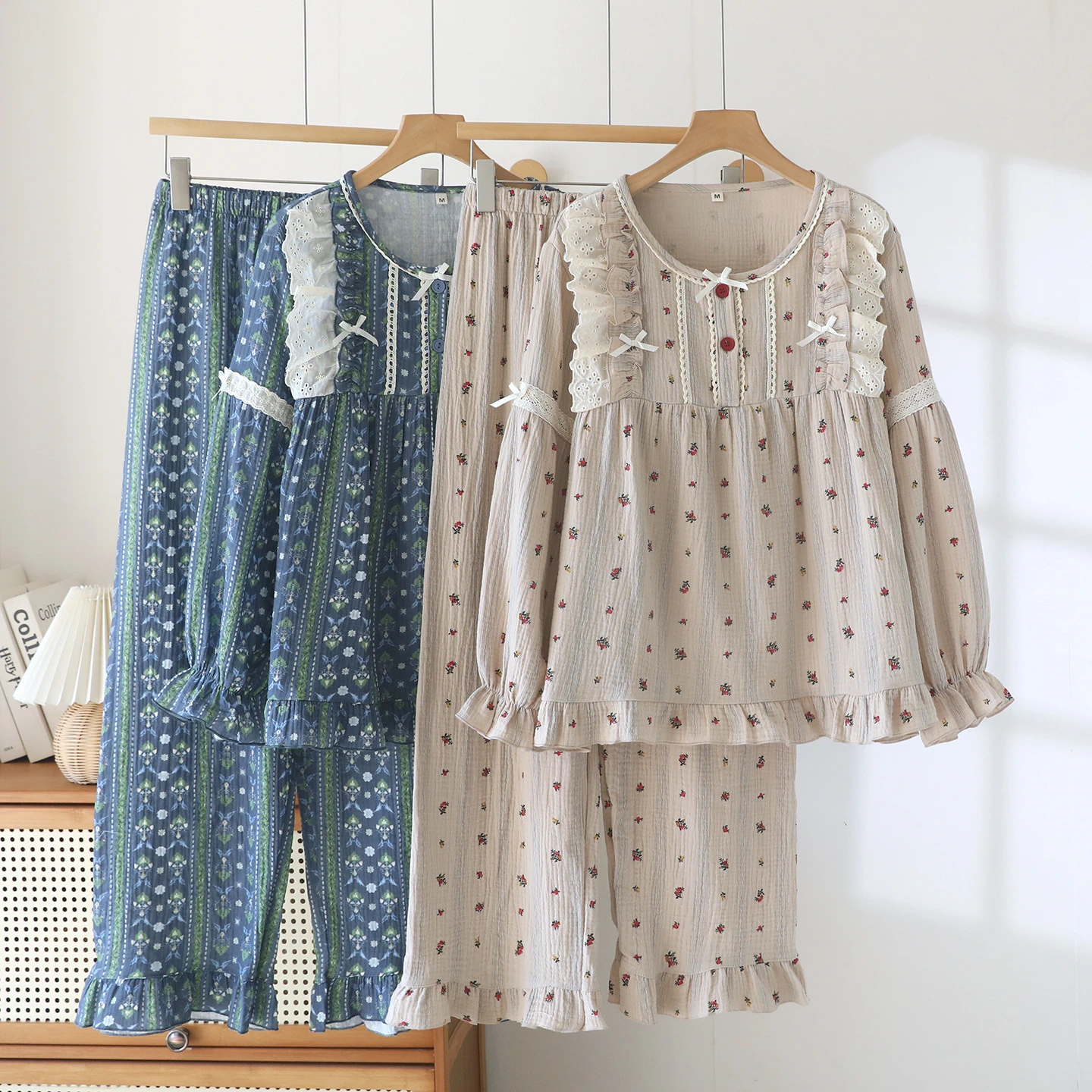 

Новый весенне-осенний женский хлопковый пижамный комплект с цветочным принтом в корейском стиле: рубашка с длинным рукавом и брюки с кружевной отделкой, свободный домашний костюм