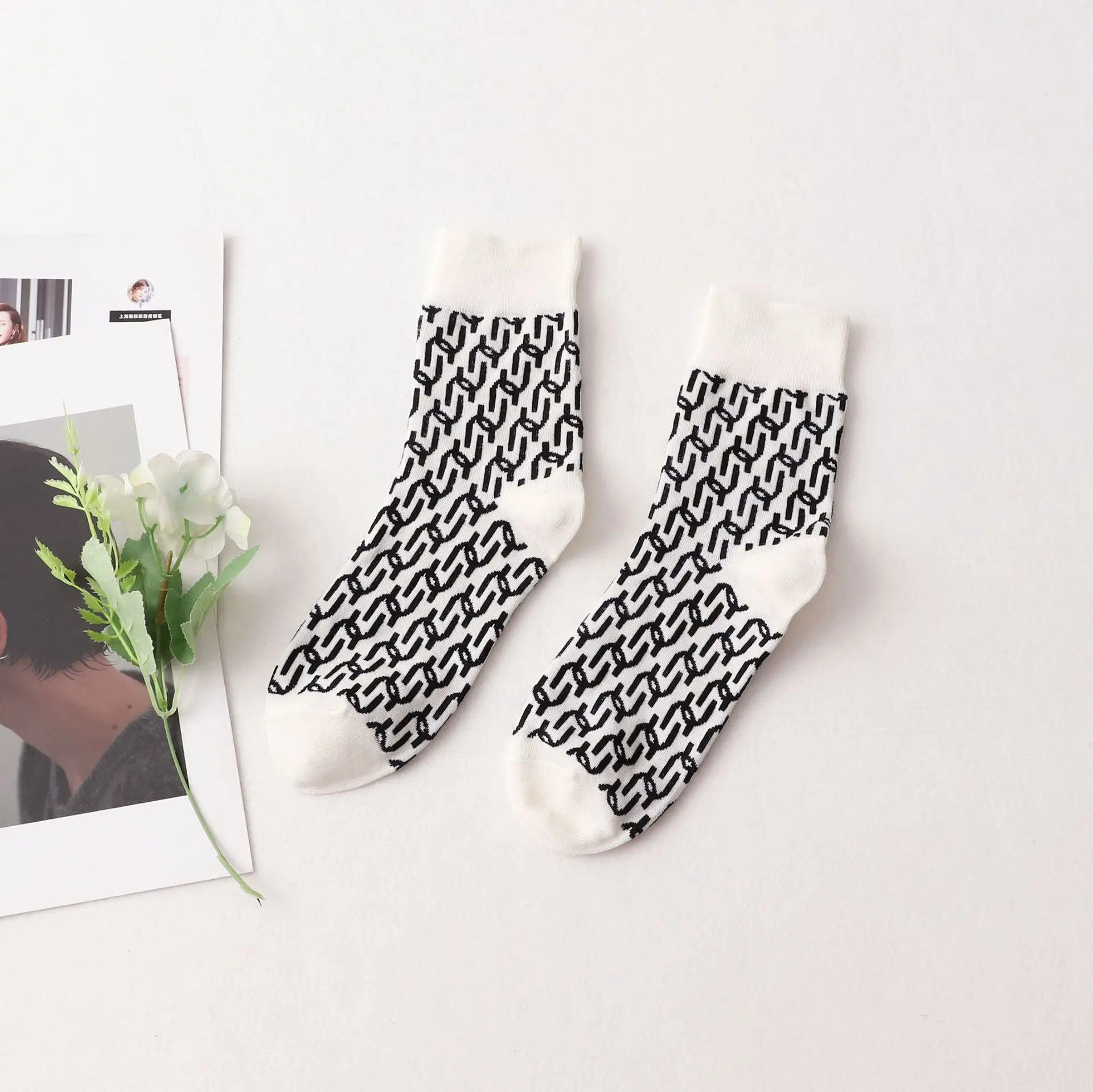 Mulberry Silk Retro Floral Mid Tube Socks Are Skin Friendly Comfortable and Highly Elastic for Women's Silk Casual Sports Socks