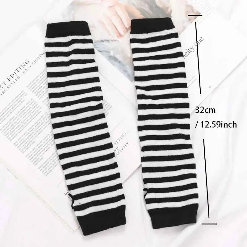 Schwarz-weiß gestreifte fingerlose Armwärmer für Damen, gestrickte lange Armstulpen, Gothic Punk Y2K Streetwear Cosplay Kostüm-Accessoires – Detail 6