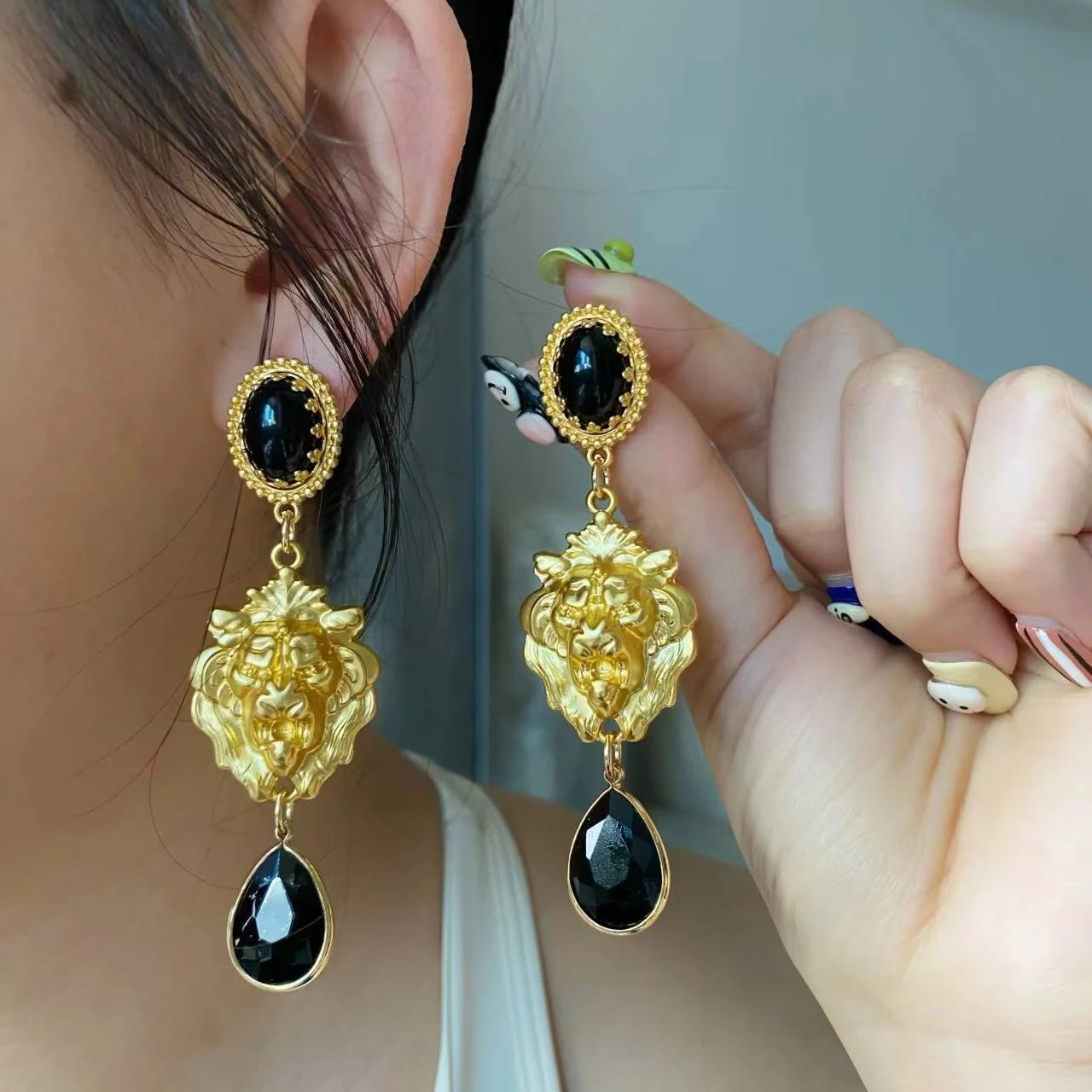 Vintage Palace Style Fan Shaped Earrings Leo Antique Old Glass Drop Earrings for Women Jewelry