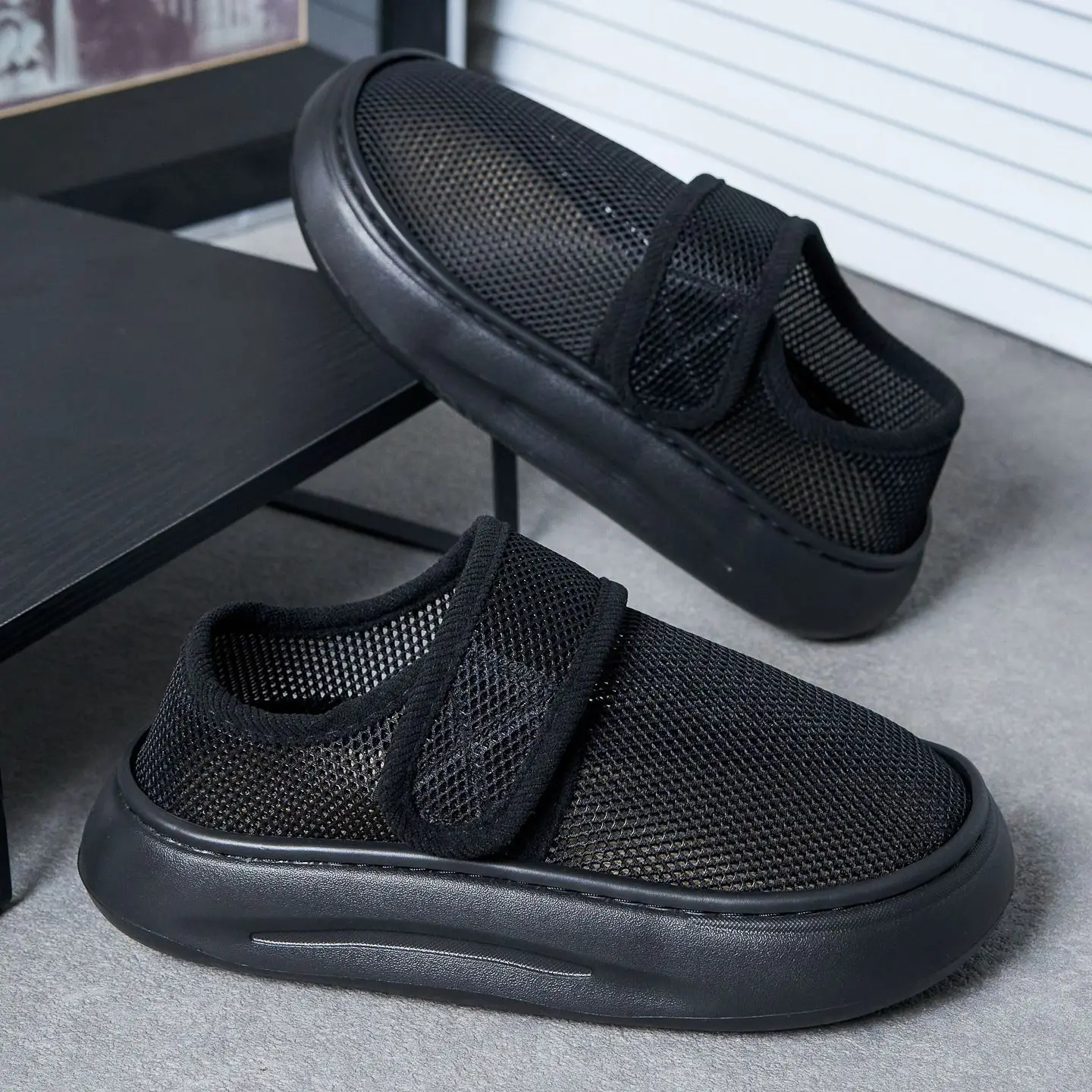 

Men's Breathable Mesh Slippers Summer Non Slip Platform Slides Adjustable Hook & Loop Casual Indoor Outdoor Shoes Man size 46-47