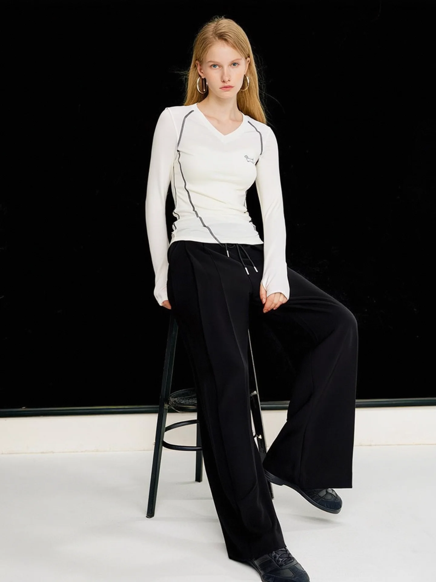 

HUAAPPUWV Women's Slim Fit Long Sleeve T-Shirt V-Neck Breathable Comfortable French Style Casual Top for Autumn Season