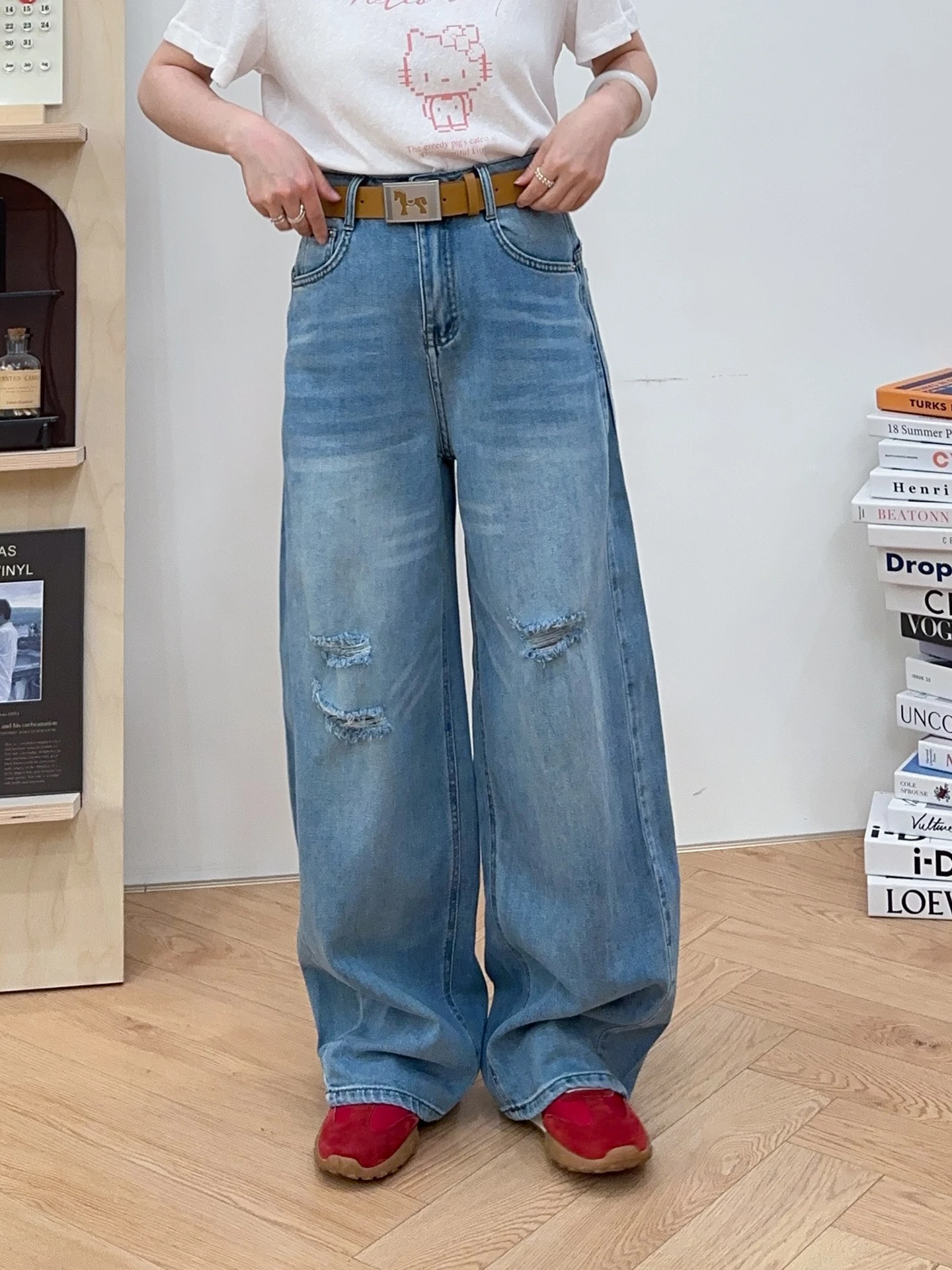 

Fashionable High Waist Hole Denim Jeans Women's Loose Fit Spring Autumn Cotton Polyester Blend Non-Stretch High Waist Hole Jeans