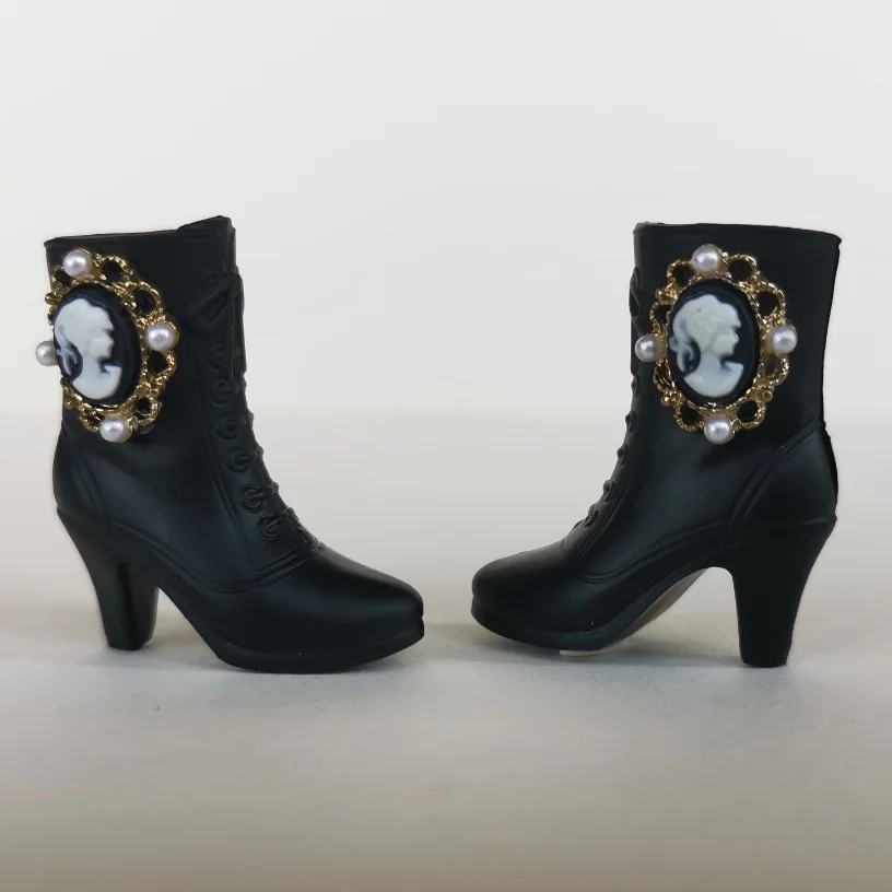 Stivali per bambole femminili Scarpe per bambole di colore verde marrone bianco nero Decorazioni per bambole in formato 1/6 Accessori per bambole di lunghezza 2 cm