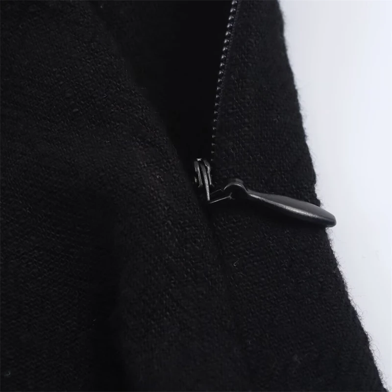 KEYANKETIAN 2025 Estate delle nuove donne Fiore ricamato Halter Dress Stile francese Cucitura Dettaglio Profondo scollo a V Abiti MIDI sottili