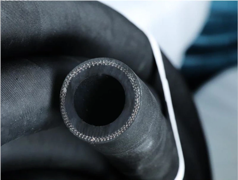 

Wear resistant and high pressure resistant rubber sandblasting pipe
