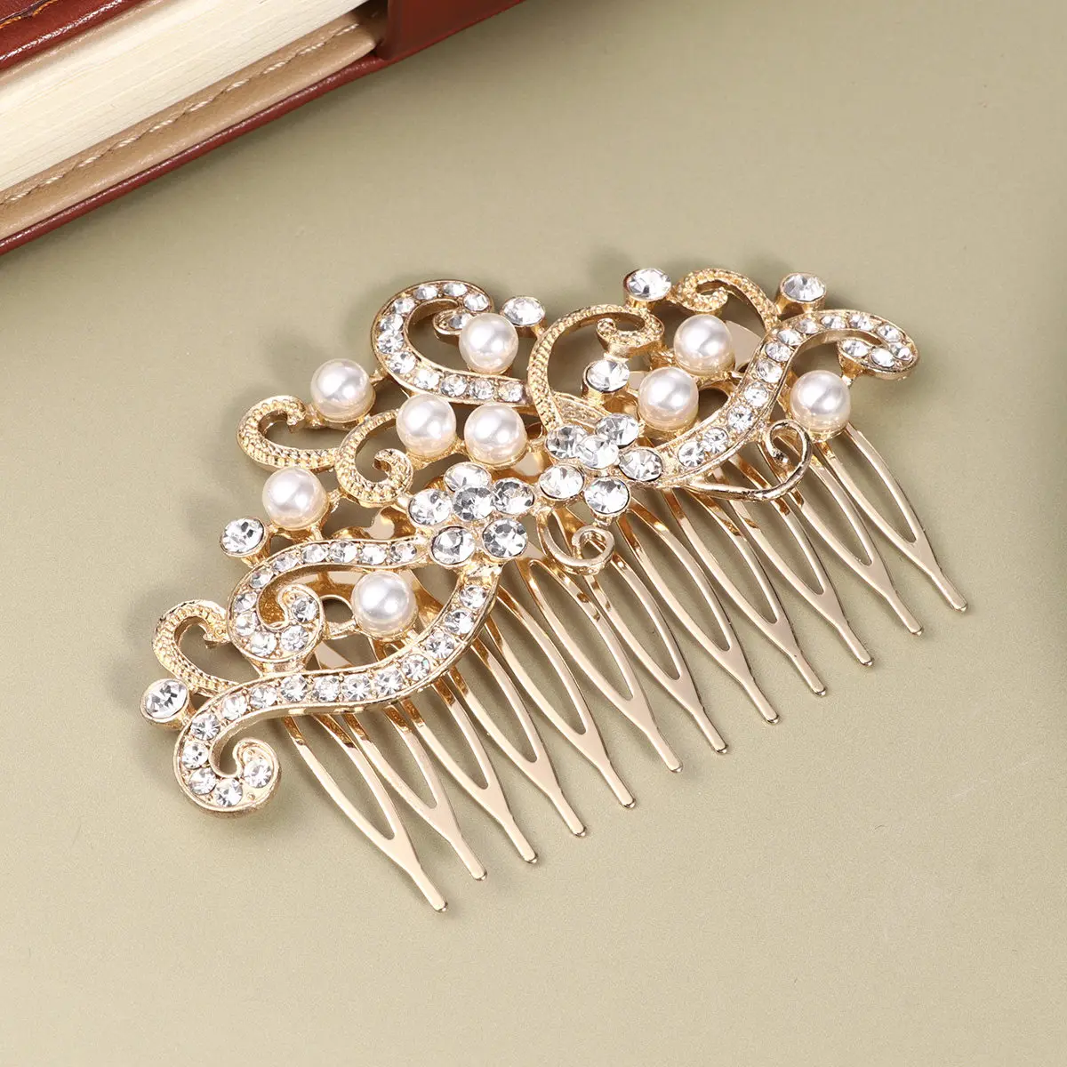 

Премиальный золотой гребень для волос с жемчугом, элегантное свадебное украшение для волос, модный головной убор для невесты, для свадеб, вечеринок и выпускных.