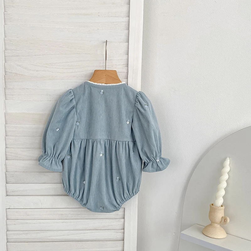 Baby-Strampler aus Cord mit langen Ärmeln, Blumenstickerei, großer Schleife und Rüschenbesatz, Neugeborenen-Bodysuit, Herbst-Babykleidung, 0-24 Monate – Detail 1