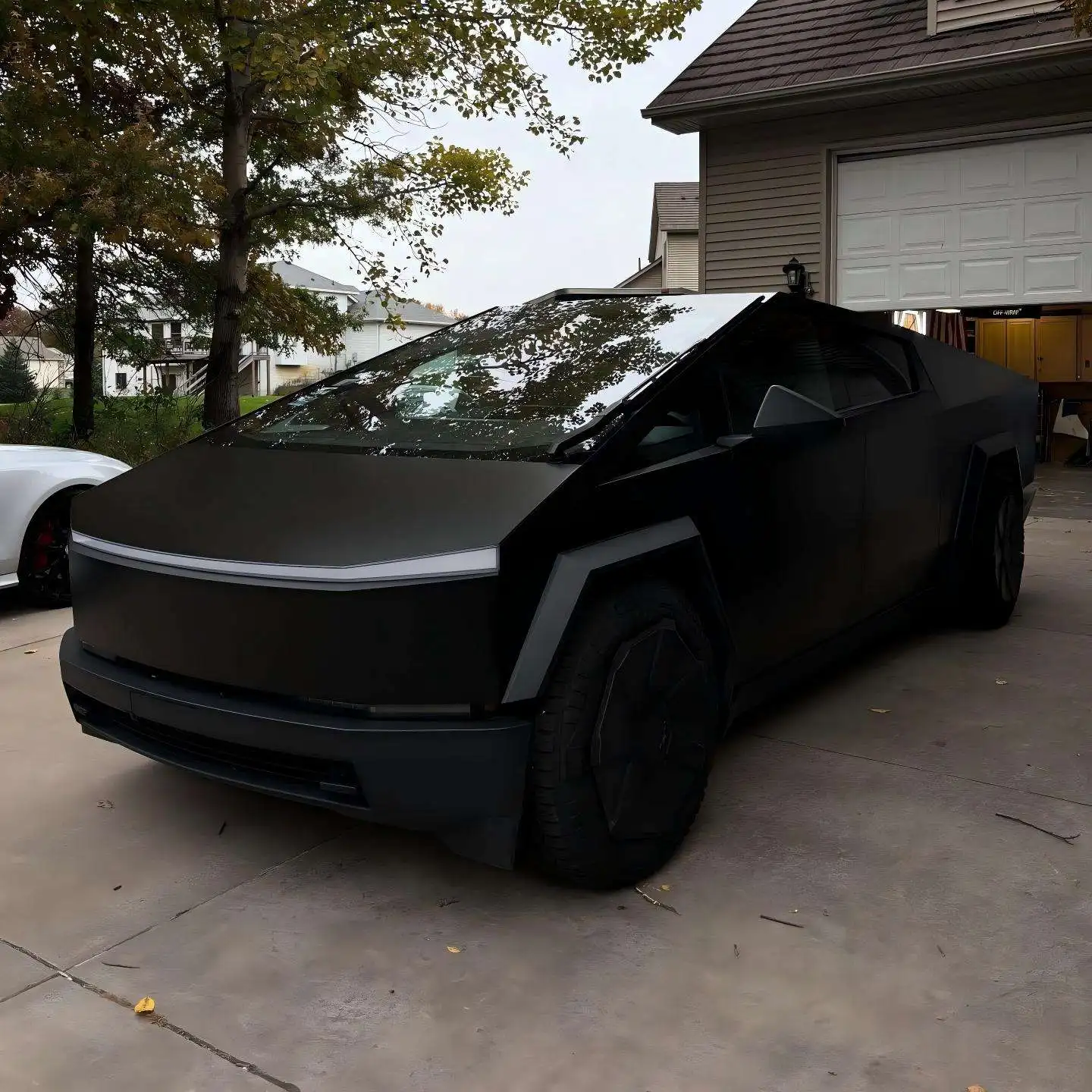 

Custom DIY Color Chang Wrap Film Matte Black for Tesla Cybertruck 2024-2026 Precut Paint Protective Film PET Self-Adhesive Car