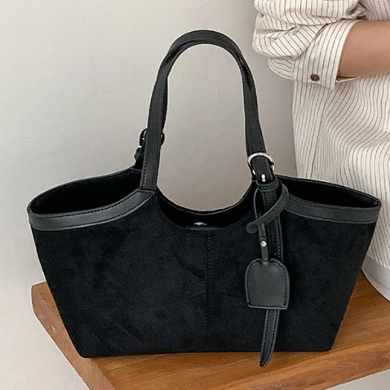 

Brand Women's Basket Bag Retro Patchwork Design Versatile Handbag Large Capacity Autumn Winter Commuting Shoulder Underarm Bag