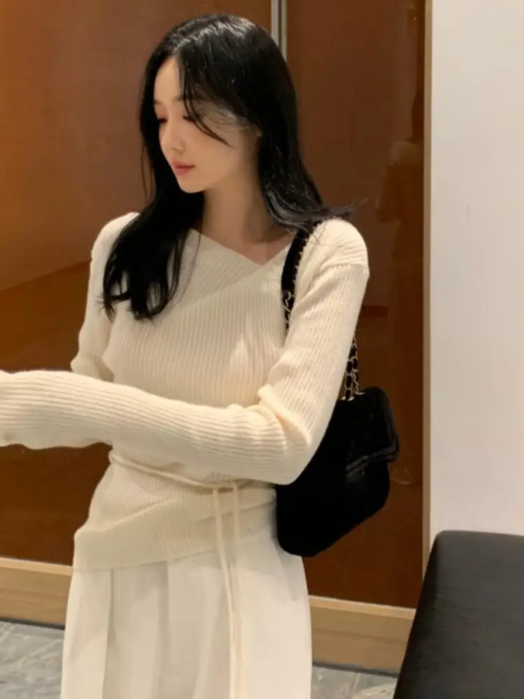 Sweter Rajutan Berenda Leher V Gaya Korea Wanita Atasan Warna Solid Kasual Slim Fit Lengan Panjang Chic Musim Gugur Musim Dingin Modis