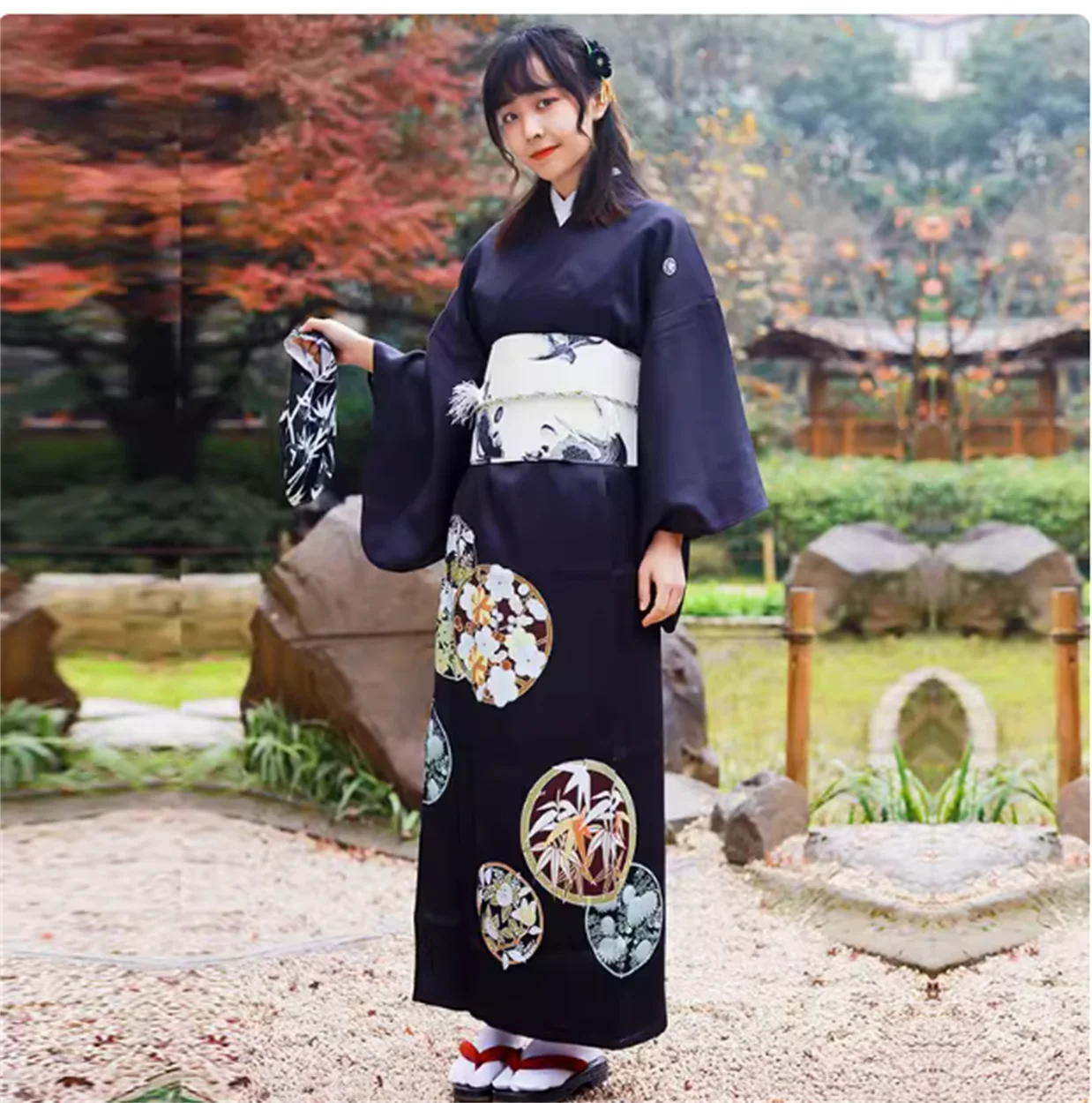 

The Beauty of Japanese Kimono Sakura, Improved Edition Black