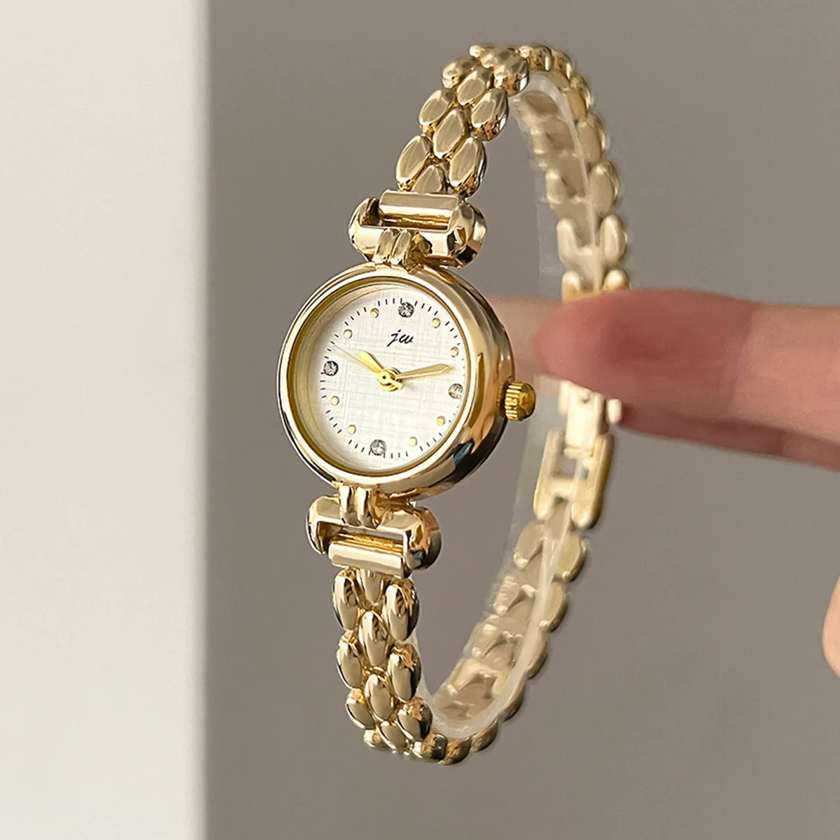 

Женские часы, простые часы-браслет в стиле ретро, маленькие и изысканные, универсальный стальной ремень, женские модные кварцевые часы, наручные часы