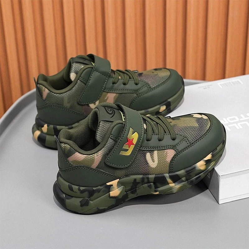 A pair of children velcro camouflage sneakers, spliced mesh leather, thick cushioned non-slip outdoor training shoes MQ-806