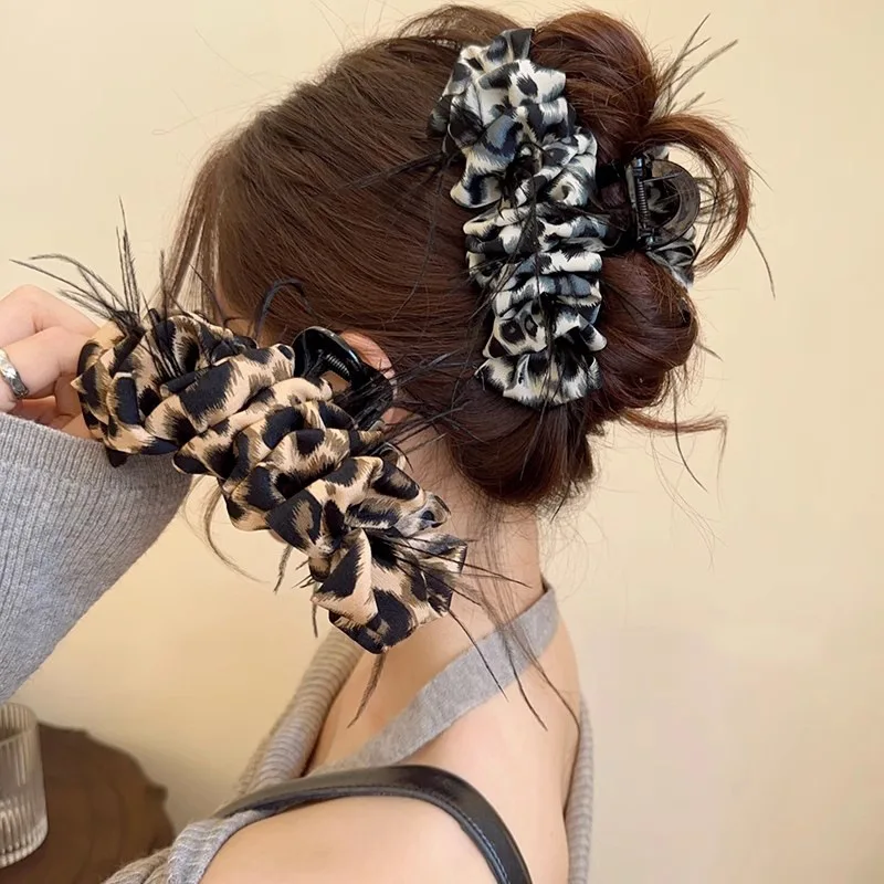 

Elegant Leopard Print Bowknot Feather Fabric Hair Claws Women Vintage Temperament Acrylic Back Head Shark Clips Accessories