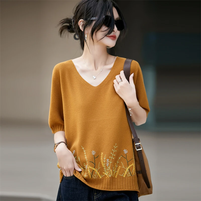 Summer New Women's Short sleeved V-neck Knitted T-shirt Embroidered Jacquard Women's Pullover Short sleeved Fashion Hot Sale