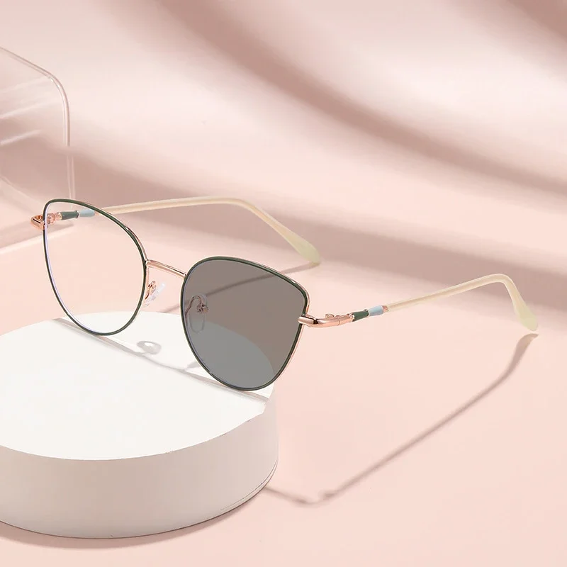 إطار نظارات على شكل قطة أنيق حساس للضوء متغير اللون متعدد الاستخدامات عالي الجودة مضاد للضوء الأزرق نظارات قصر النظر الخارجية 9793