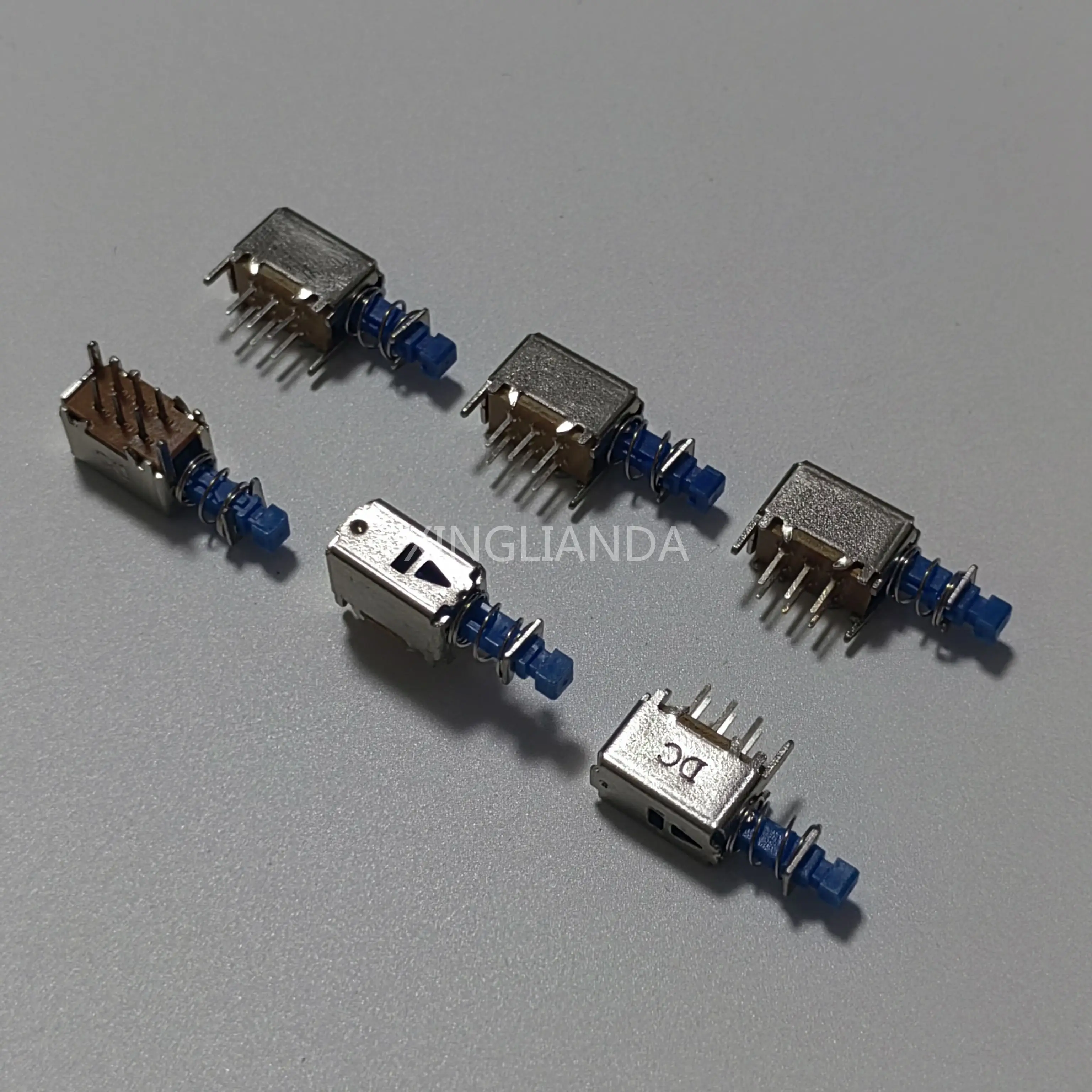 50 قطعة A04 أفقي دفع سحب مستقيم مفتاح التبديل 6Pin أقدام الأسلاك مع آذان الذاتي إعادة تعيين مع قفل دفع مجموعة صندوق علوي زر الطاقة