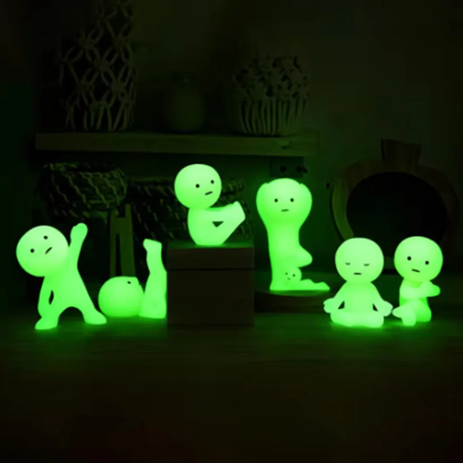 Figurki akcji Smiski Series Noctilucent Green Doll Mystery Blind Box, model dekoracyjny na biurko, zabawka na prezent niespodziankę ﻿