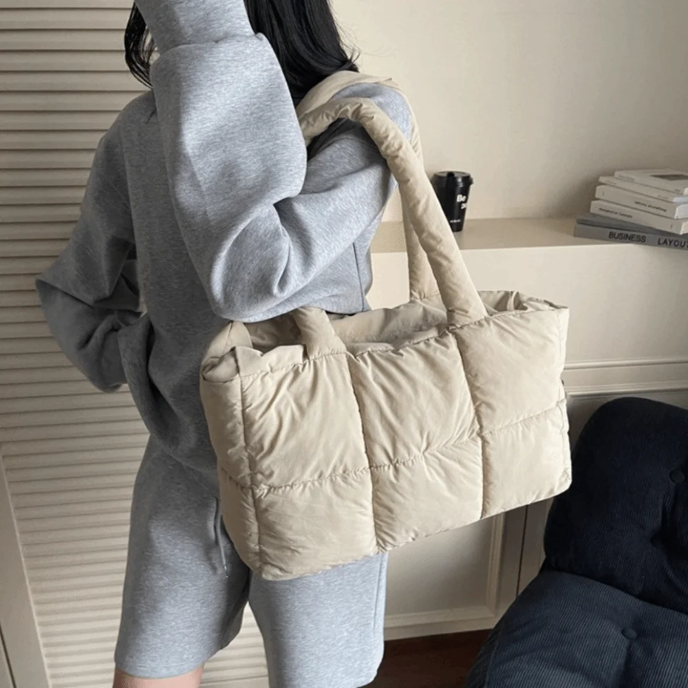 캐주얼 솔리드 컬러 푸피 토트백 겨울 대용량 다운 천 핸드백 방수 레저 퀼팅 체크 가방 여성용