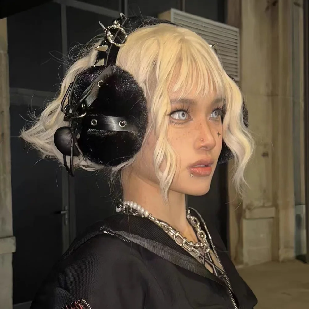 Nuovo fatto a mano Venom Spider Peluche Paraorecchie Darkly Nero Punk Rivetti Calda Sottocultura Paraorecchie Pieghevoli Accessori Invernali per le Ragazze