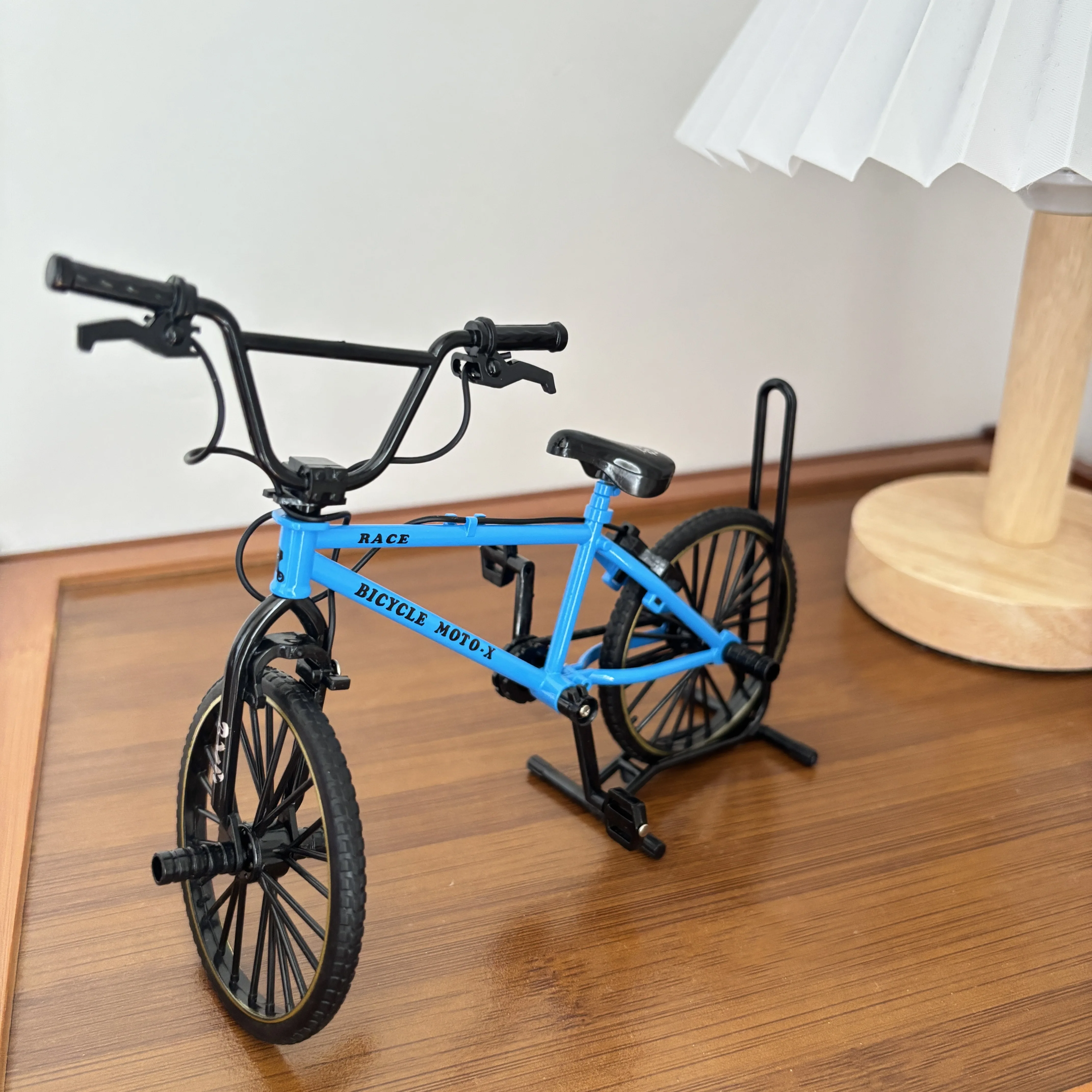 1:8 Mini Model Alloy Bicycle With Parking Rack Diecast Decoration Metal Mountain Finger Blue Bmx Bike Simulation Gifts Boys 14+