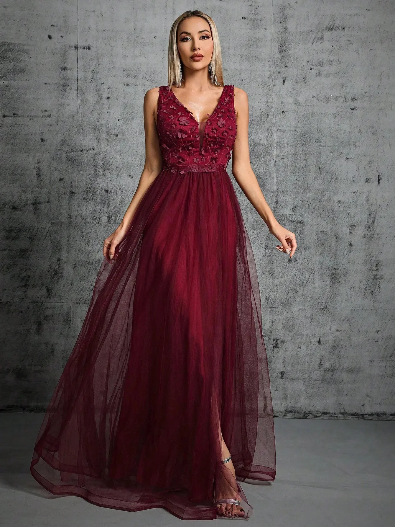 Abito da sera in tulle bordeau - Embroidery Online Design recensione e prezzo