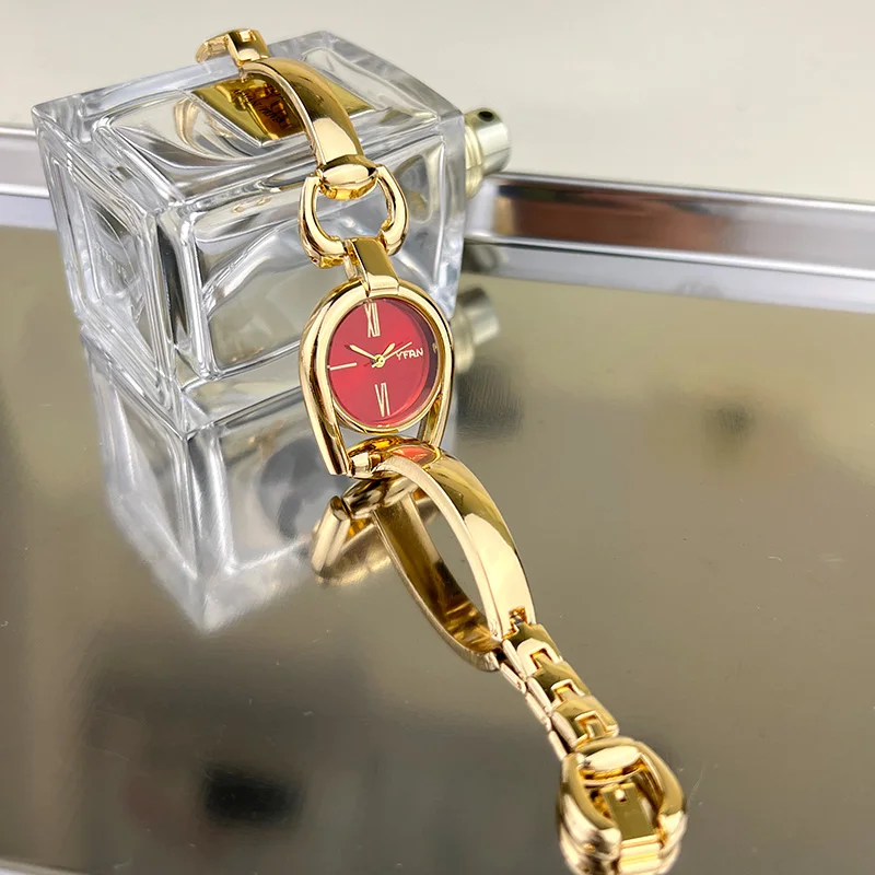 المألوف ريترو زر معصمه سوار كوارتز ساعة للنساء عادية الراقية يشعر نموذج جديد سوار ساعة نسائية