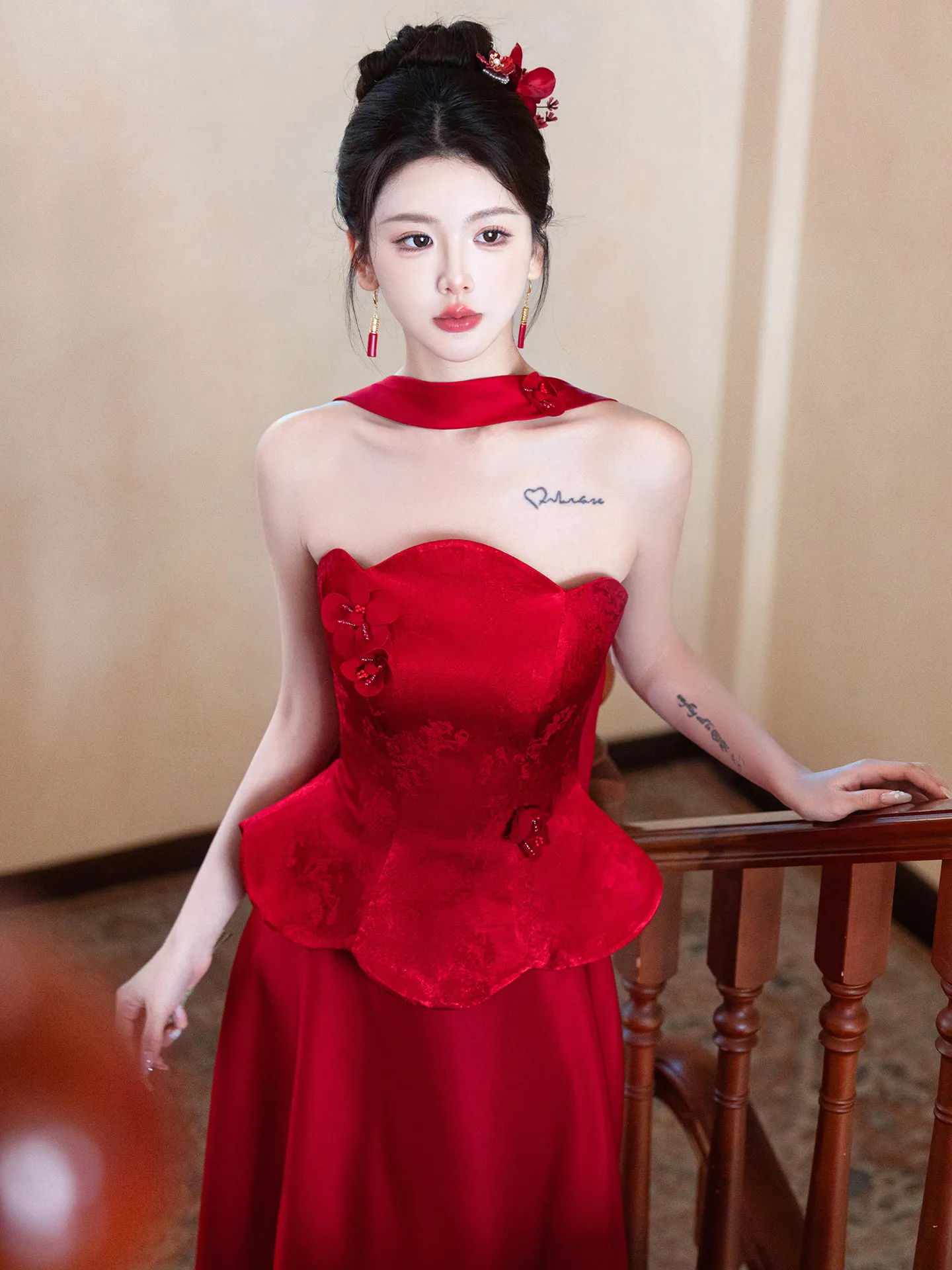 

Elegant Red Wedding Dress for Women High Waist Long Skirt Sleeveless Bridal Gown Perfect for Engagement Parties And Banquets