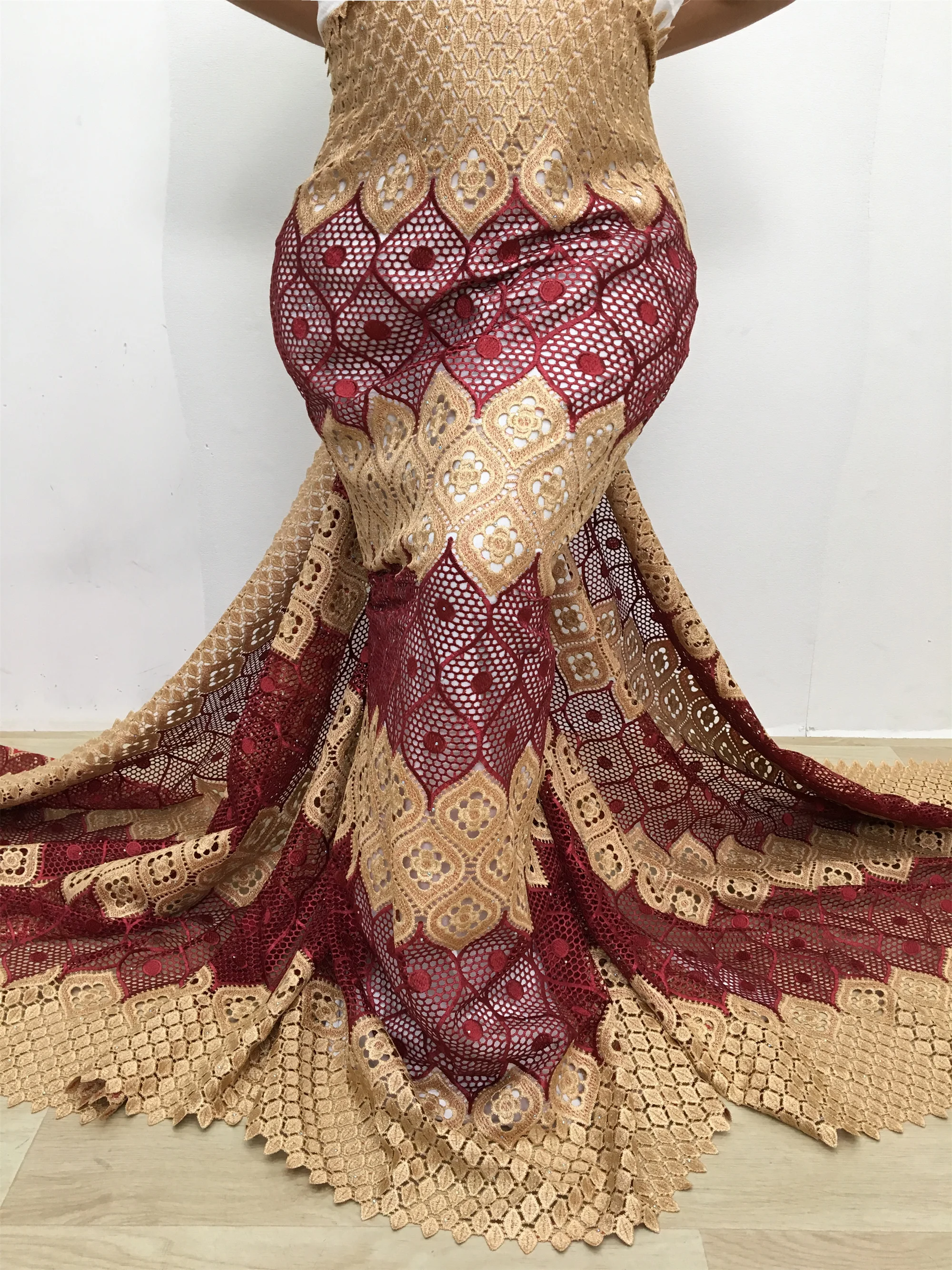 قماش دانتيل بحبل جبر أفريقي 2025 جودة عالية 5 ياردات قماش دانتيل نيجيري قابل للذوبان في الماء للنساء فساتين حفلات الزفاف