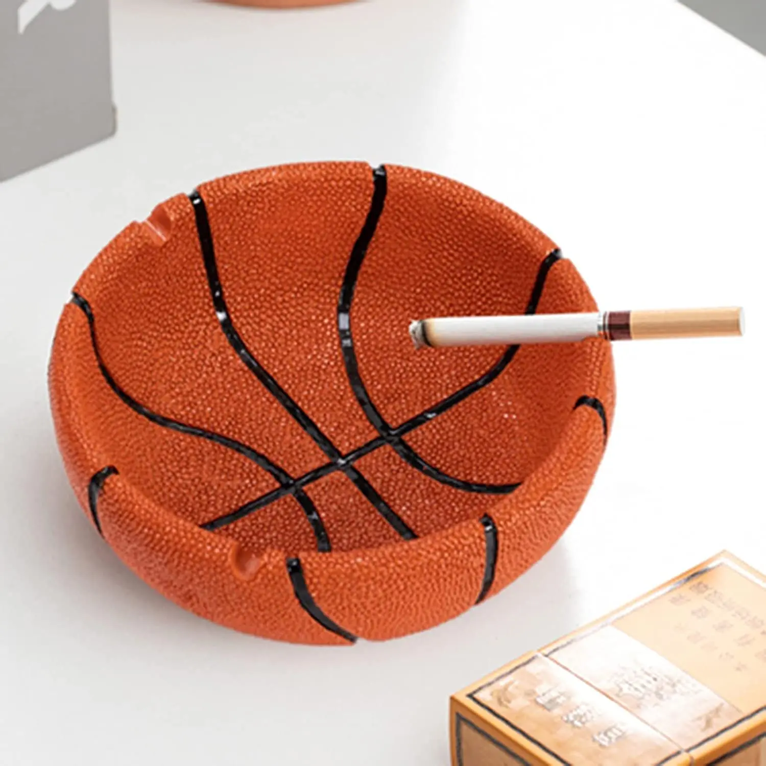 

Cute Basketball Resin Ashtray Smoke Accessorie Funny Cigarette Portable Ashtray Indoor Outdoor Cigarette Holder Car Smoking Tray