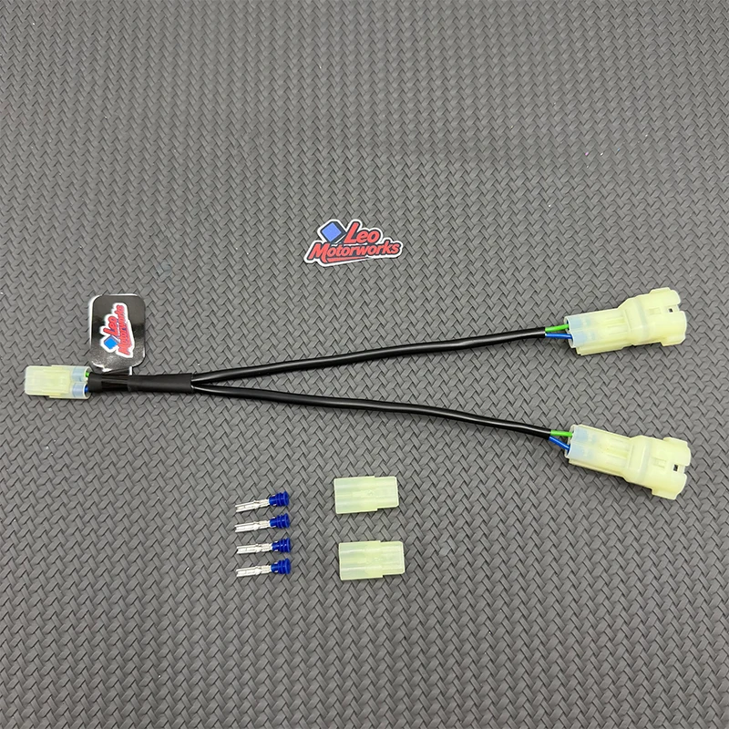 Y-Splitter 12V USB auxiliary consumers For Triumph Trident 660 Tiger 800 900 1050 1200 Bonneville T100 T120 Rocket III R/GT