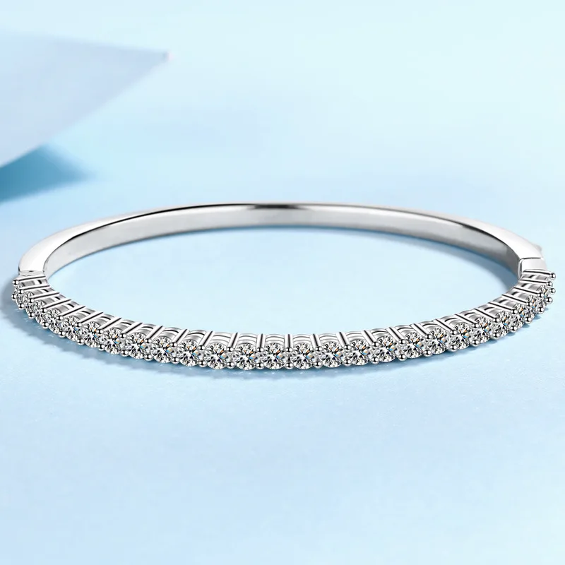 

Hypoallergenic Starry Bracelet For Women 2.6ct Moissanite PT950 Platinum | High purity platinum, safe for skin