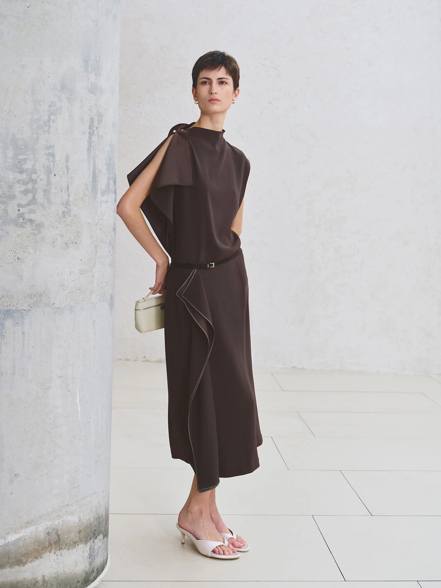 

Женская одежда: Асимметричная сетчатая футболка-миди А-силуэта MARIUS Long Island Iced Tea Three Acetate Mixed Fashion Deconstructed и юбка миди А-силуэта