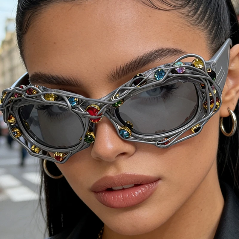 

New Y2k Trendy Steampunk Twisted Water Diamond Sunglasses Men Women's Street Outdoor Personality Retro Gorgeous Party Sunglasses