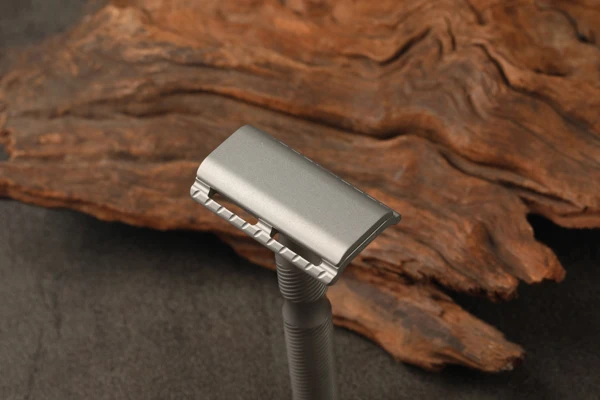 YAQI Ghost Titanium Safety Razor 1.10mm Lightweight for Men's Shaving Comfortable Grip And Balanced Feel