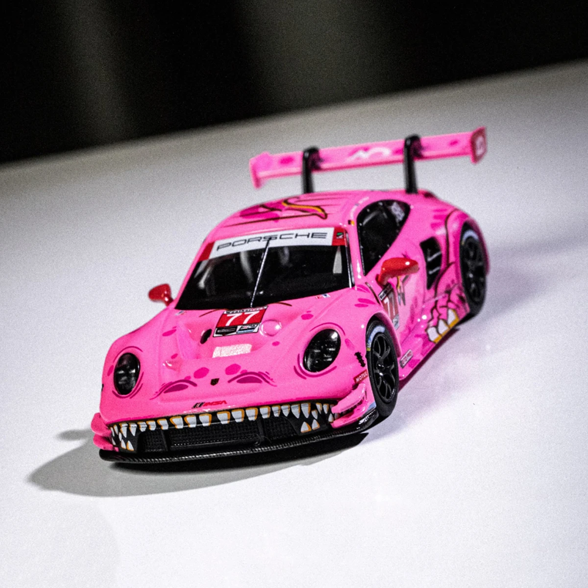 

MINIGT 1052. В наличии 1:64 911 GT3 R. # 77 AO Racing 2024, IMSA ROAD AMERICA, литая под давлением модель автомобиля, коллекция игрушек