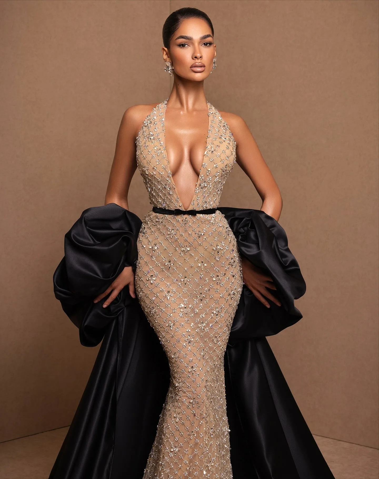 Splendidi abiti da sera Sirena Halter Cristalli Backless Senza maniche Abiti da ballo Abiti da festa Personalizzati فساتtessorimavera