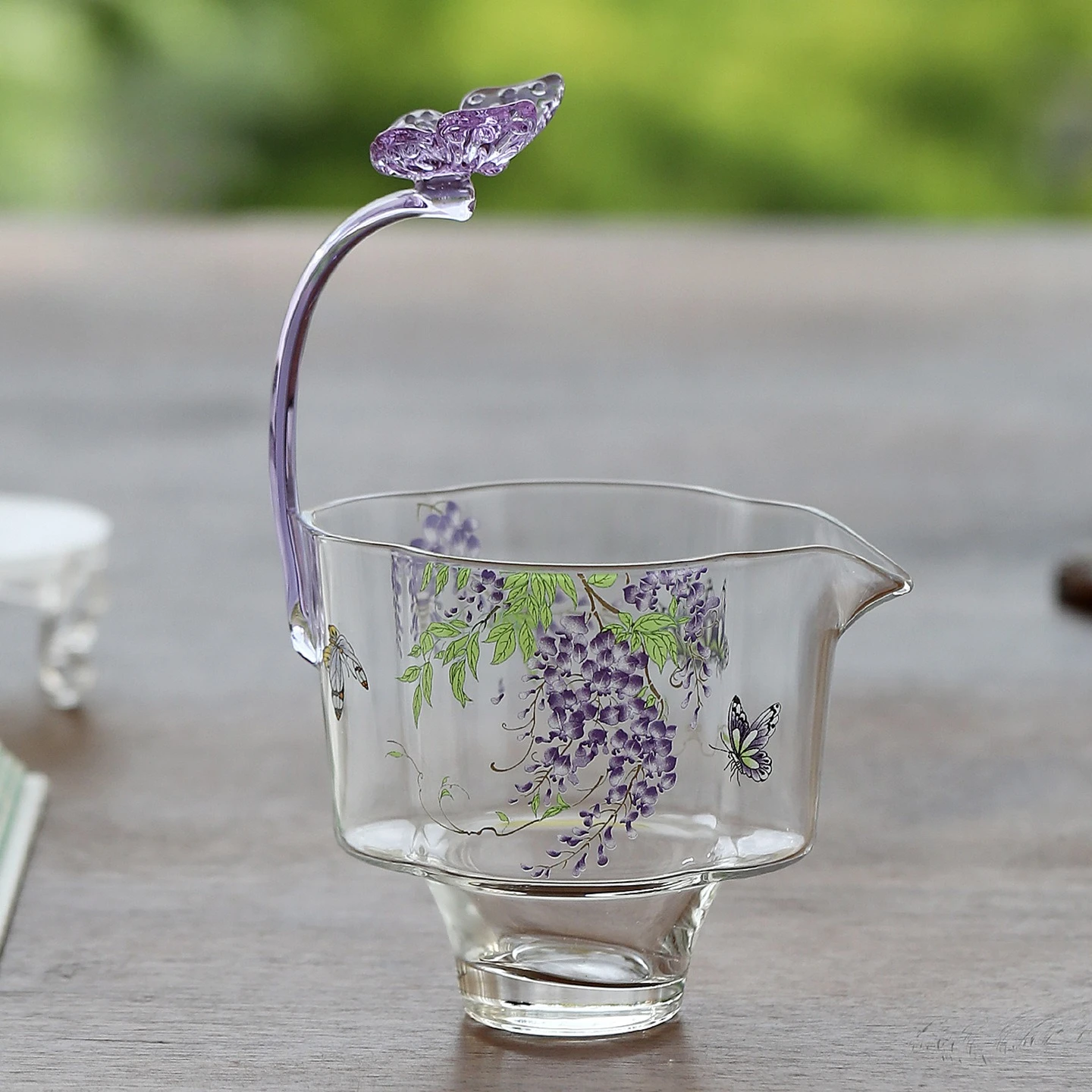 High Aesthetic Wisteria Butterfly Glass Tea Pitcher, Yishi Tea Talk Heatproof Transparent Fair Cup for Tea Lovers