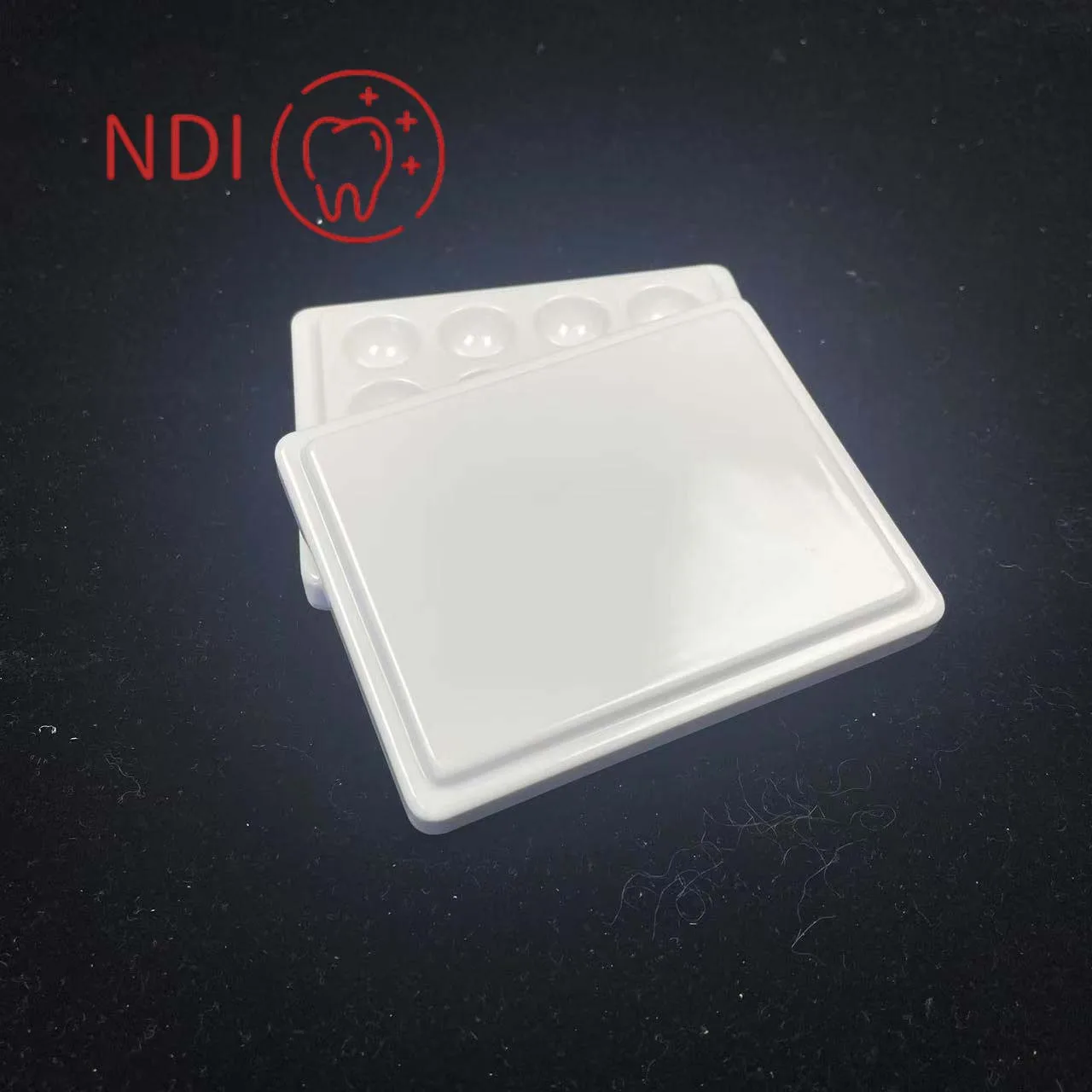 Dental 12 Slot Ceramic Palette with Cover Porcelain Mixing Watering Moisturizing Plate Glazed Plate Dentistry Lab Tools