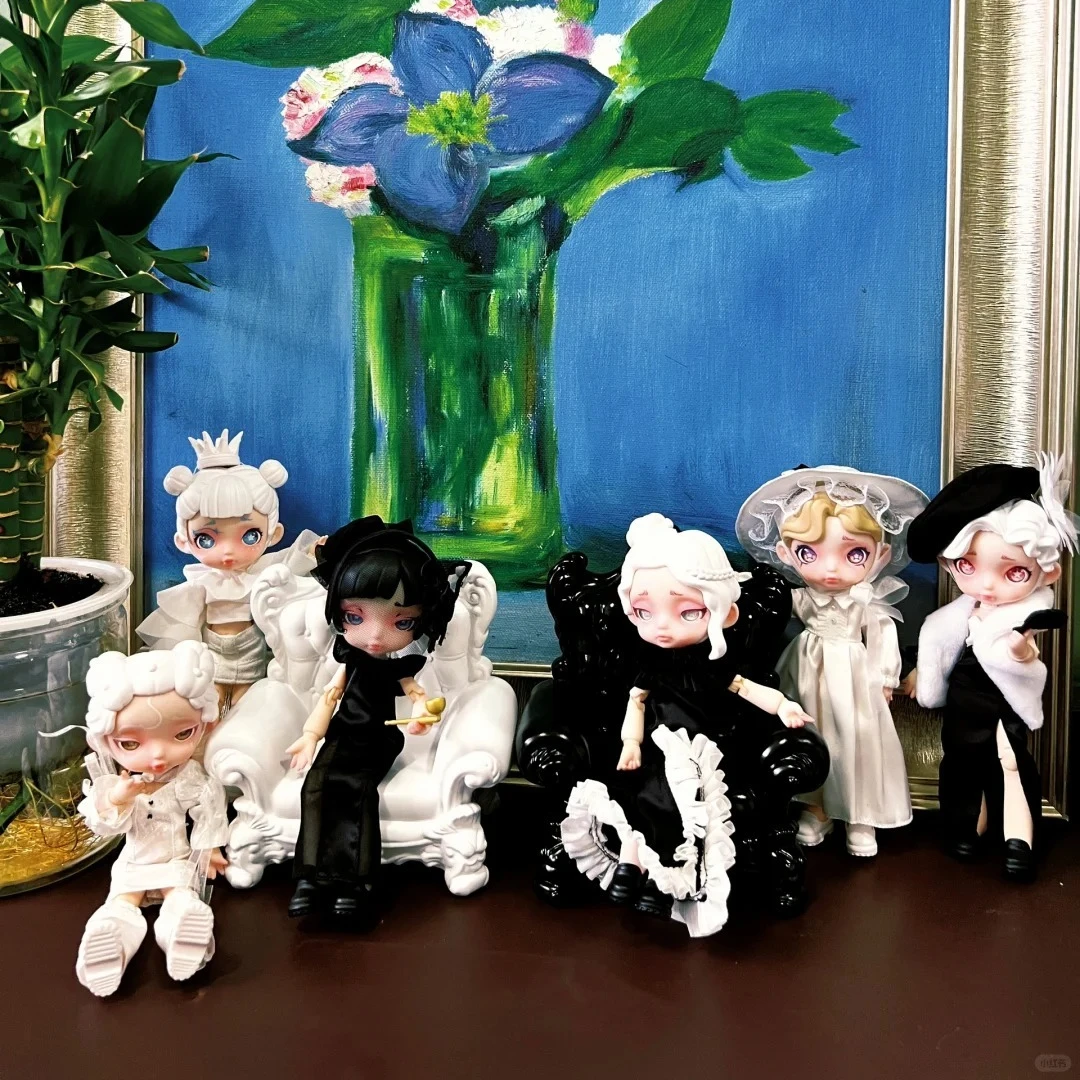 

Laura Black and White Spectral Series Blind Box BJD Mobile Doll Toy City Decoration Ornament Surprise Gift Mystery Box