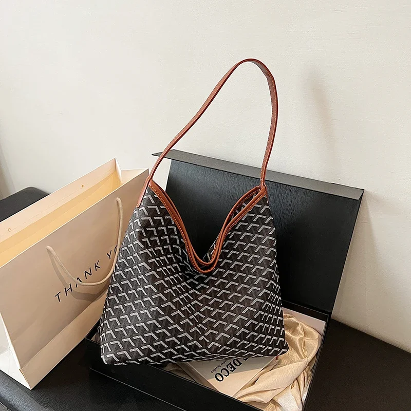 

Classic Paris Fashion Tote Bag With Trendy Design And Solid Color Perfect For High-End Women Leisure Activities