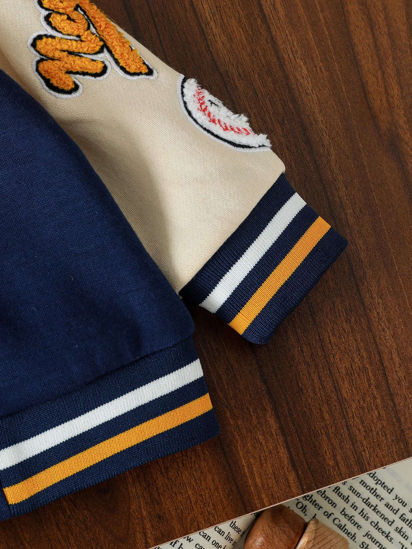 سترات البيسبول على الموضة للأطفال الأولاد سترة مطرزة للخريف والربيع ملابس خارجية غير رسمية معاطف من النوع الثقيل لعمر 1-3 سنوات