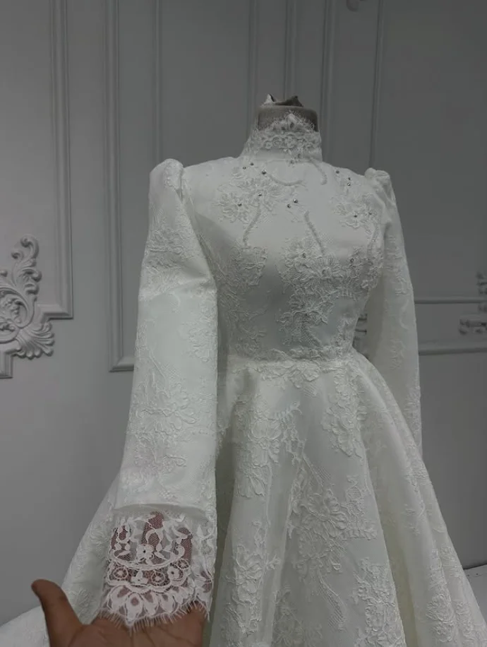 Apliques de encaje de lujo vestidos de novia musulmanes cuello alto con cuentas manga larga princesa Medio Oriente Iglesia vestido de novia personalizado