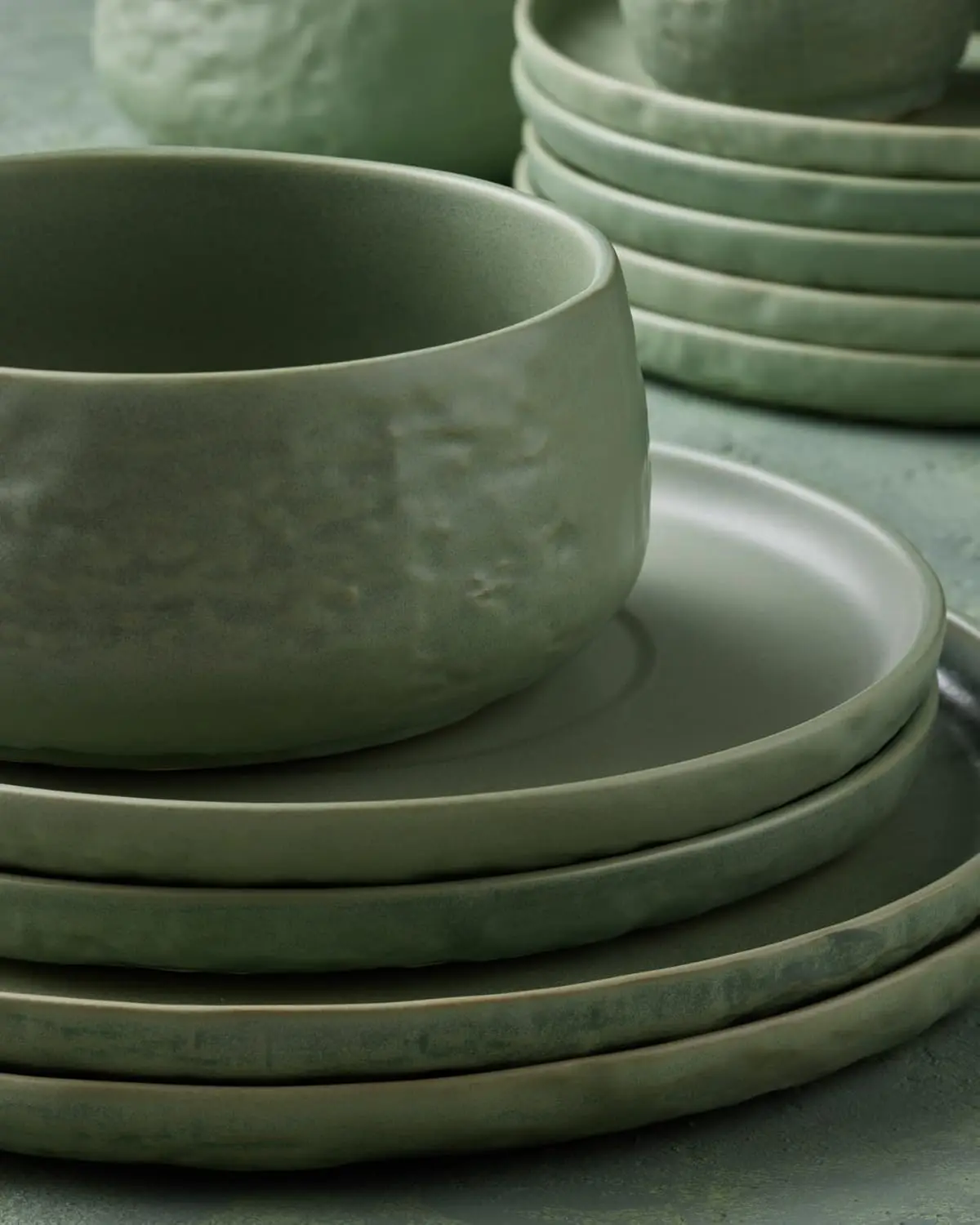 

16-Piece Stoneware Dinnerware Set, Plates and Bowls Set, Modern Dishware set fo 4, Sage