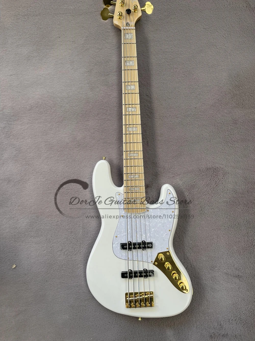 

5 string white bass, golden fixed bridge, solid wood body, maple neck, white pearl pickup board, active battery